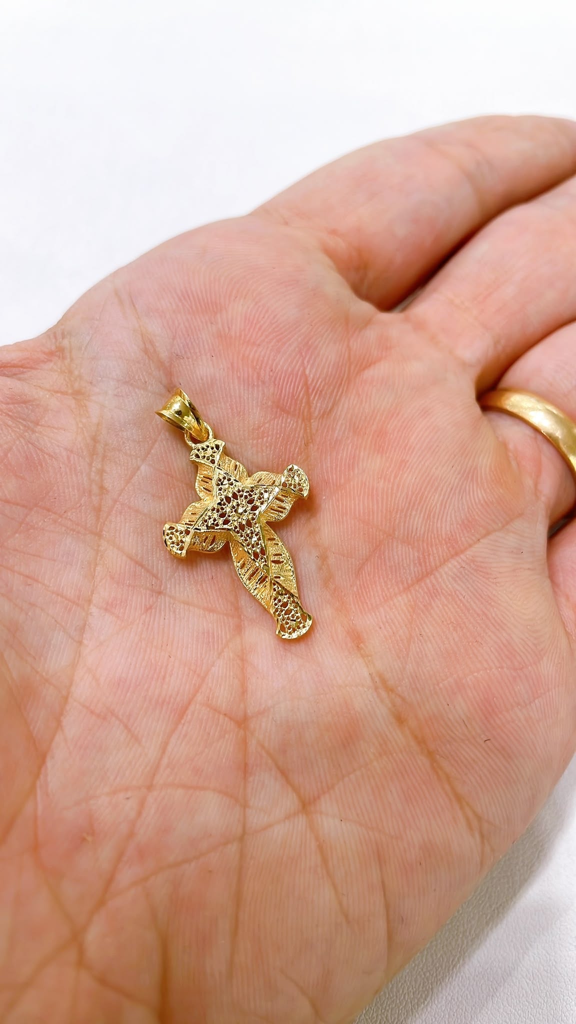 18K Gold Croce Stilizzata Unisex Pendant