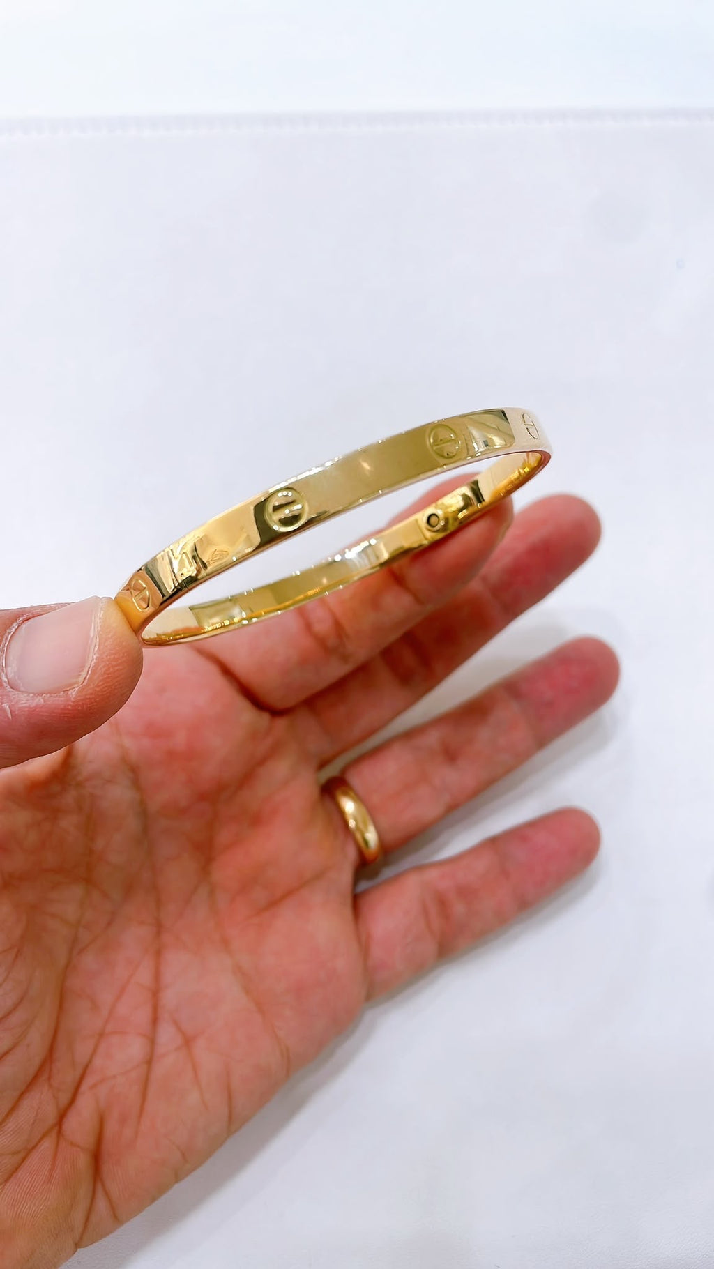 Bracciale rigido a vite in oro 18K