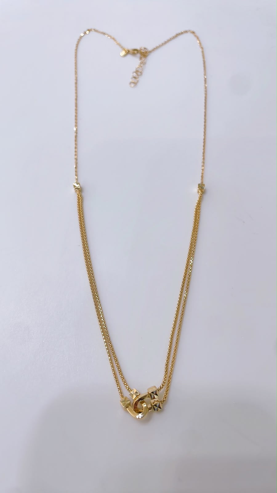 Women’s gold necklace

Double-strand design with a hammered and polished finish.

Made entirely of 18k gold (750 gold).

Length: 45 cm, adjustable to 42 cm
Weight: 3.9 g