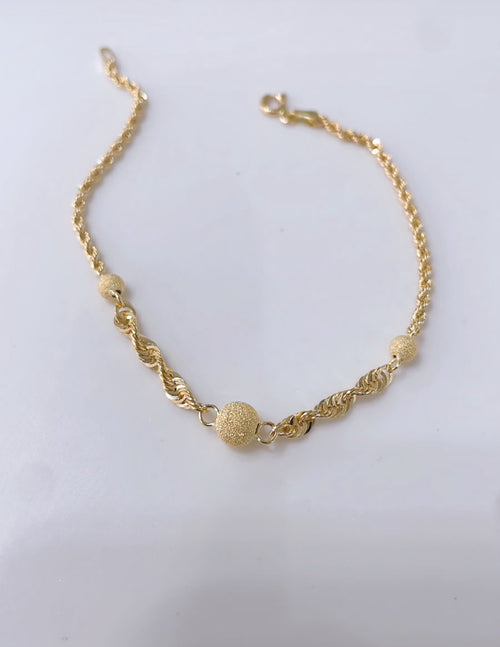Funetta bracelet design with Milleluci beads
* Entire piece, including the beads, in a degradé finish
* Made entirely of 18K gold
* Length: 19 cm
* Weight: 2.2 g