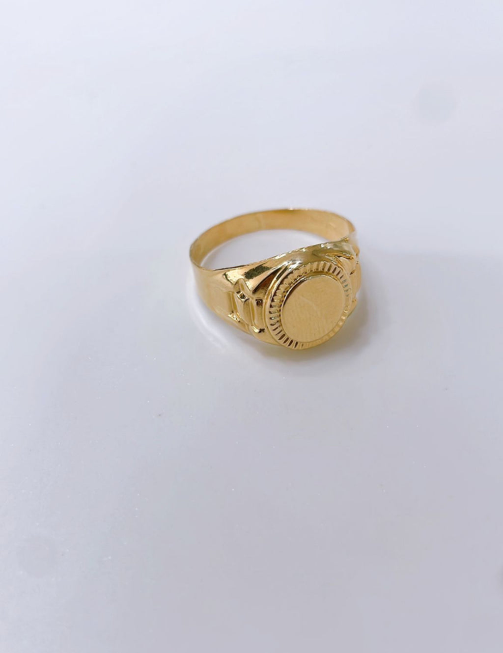 Oval Signet Ring – 18K Gold | Engravable