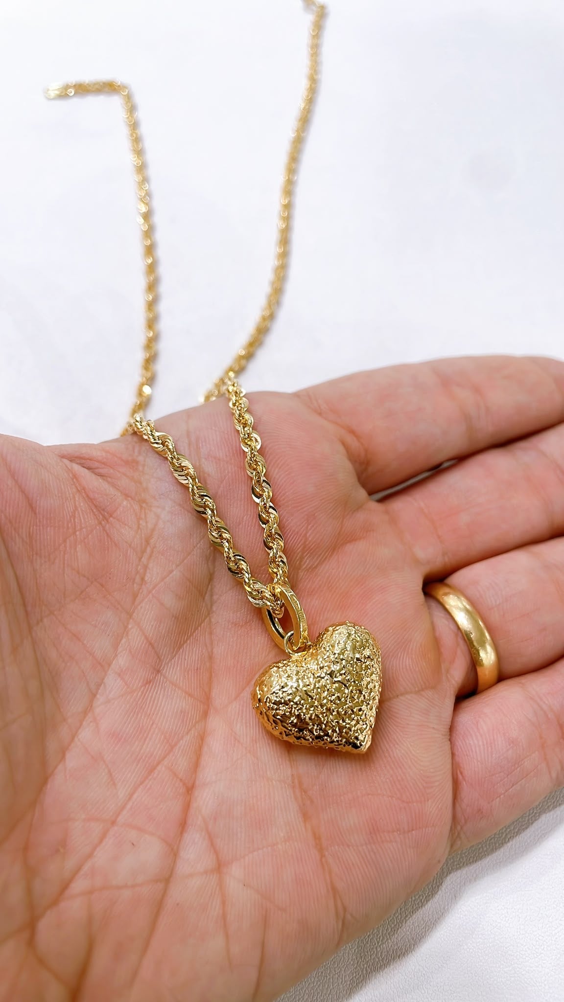 18K Gold Cuore Medio Versione Satinata Pendant