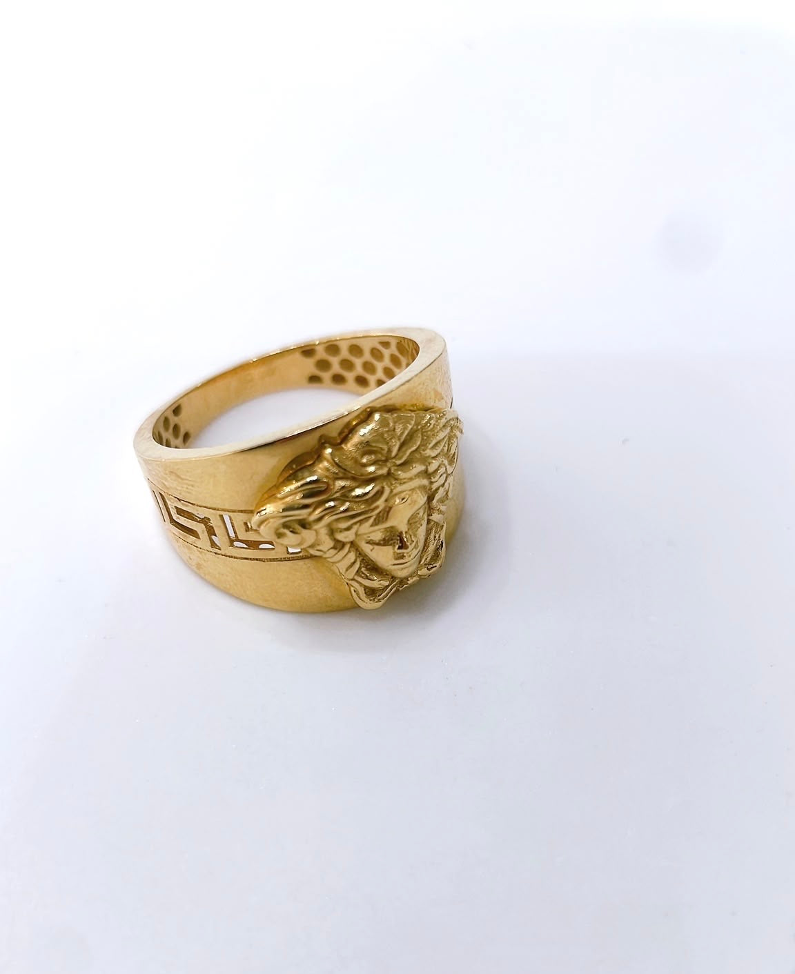 Medusa Head Ring in 18K Gold