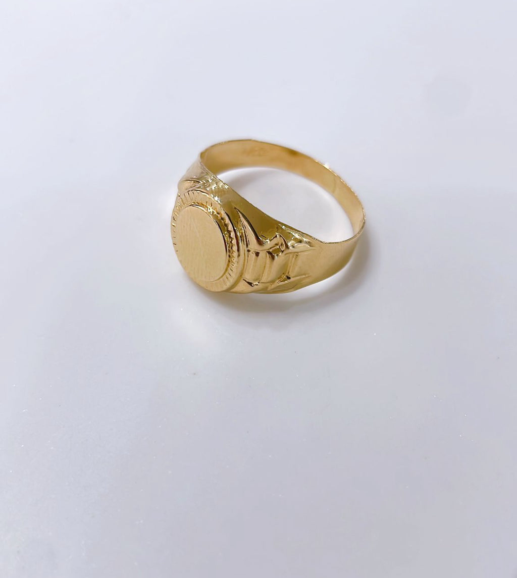 Oval Signet Ring – 18K Gold | Engravable