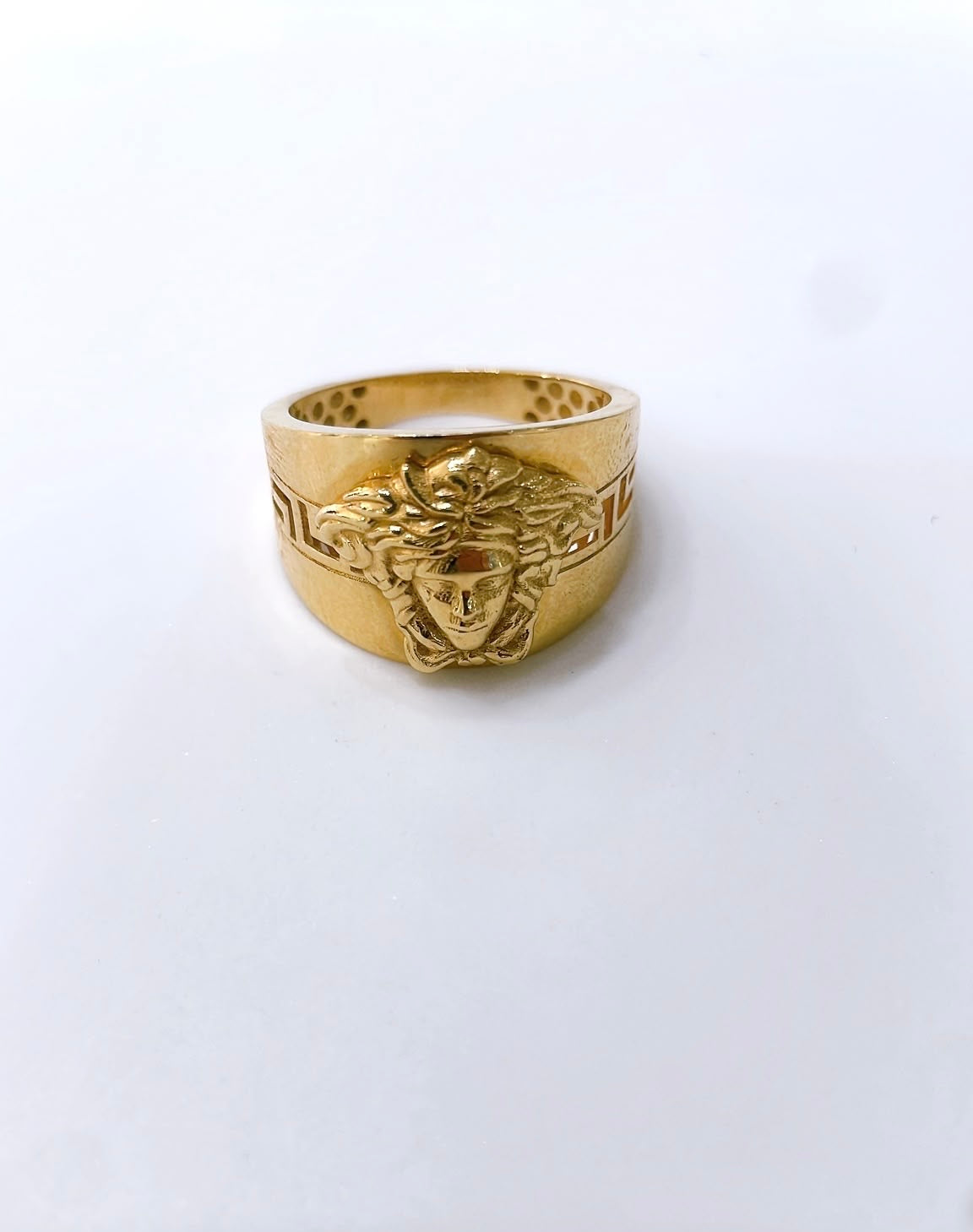 Medusa Head Ring in 18K Gold