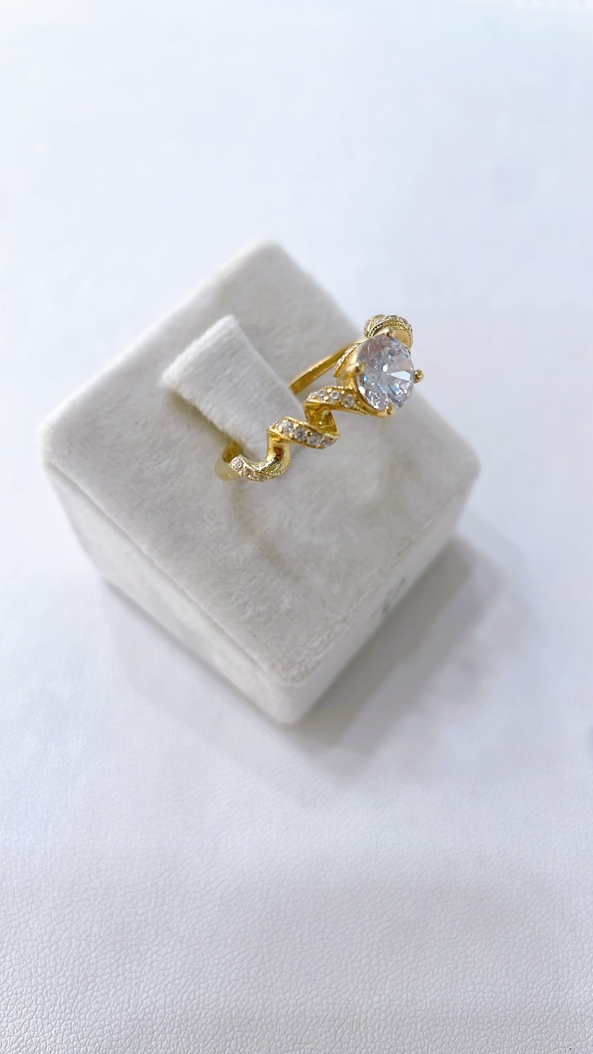 18K Gold Solitaire Ring with Side Stones
