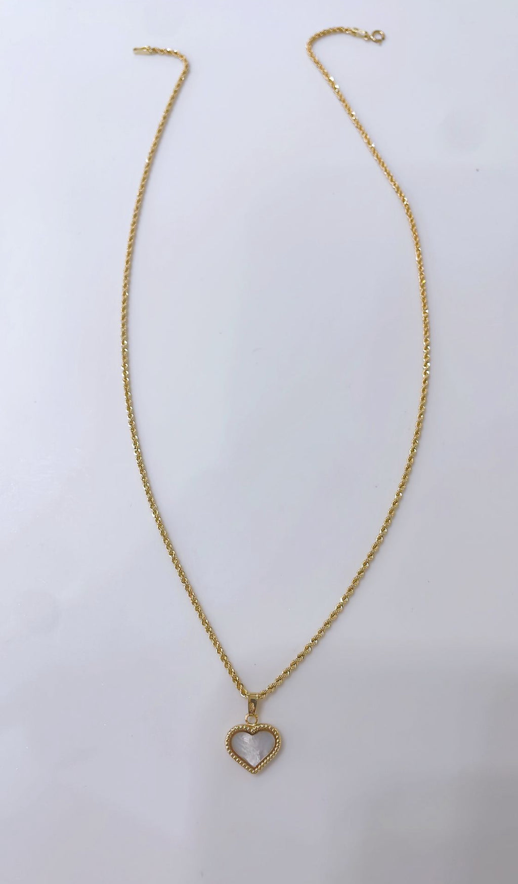 Collana Funetta in oro 18 carati con ciondolo cuore in madreperla