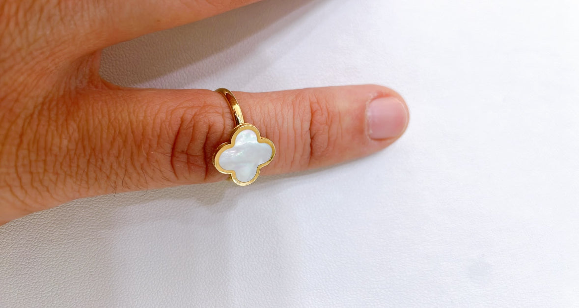 18K Gold Quadrifoglio Ring mit Perlmutt