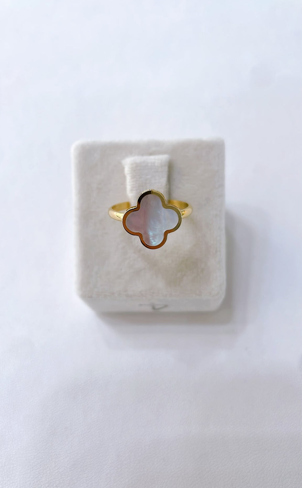 18K Gold Quadrifoglio Ring mit Perlmutt